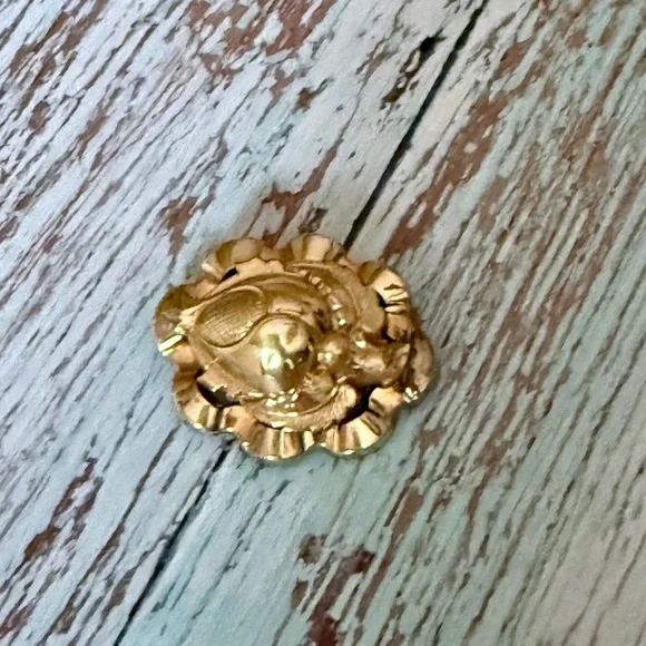 Vintage lot of 4 items 2 pairs earrings locket ring - Picture 6 of 10